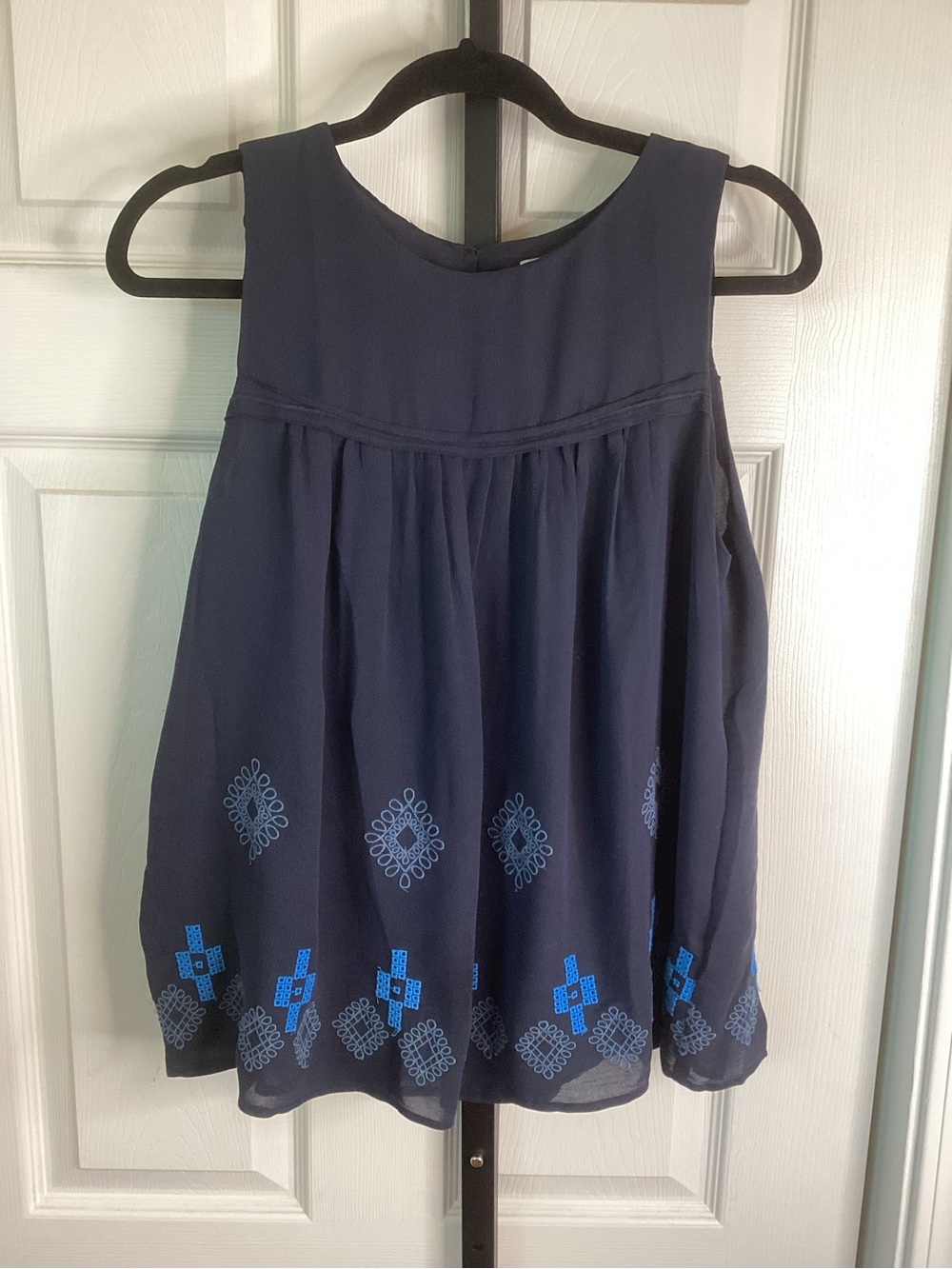 LOFT Navy Sleeveless Blouse, size Medium